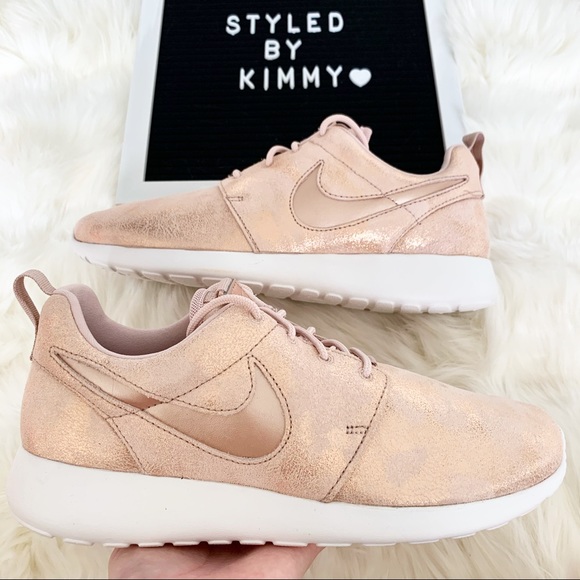 Nike Roshe One Sneakers Training Shoes Metallic - Picture 2 of 9